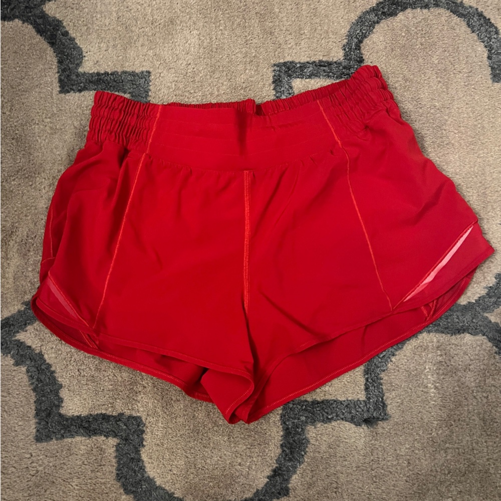 Lululemon 2.5 inch HIGH RISE Hotty Hot Short